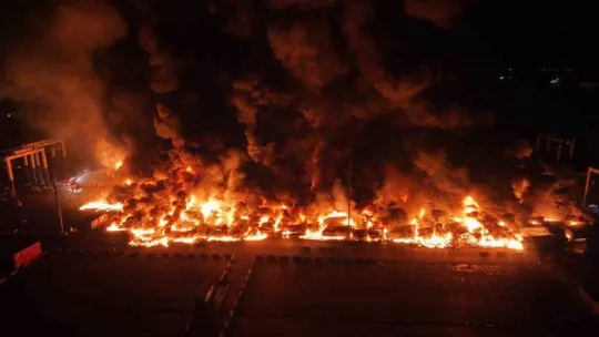 İskenderun Limanı'ndaki yangın havadan görüntülendi