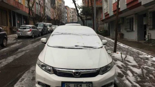 İstanbul'a beklenen kar yağışı geldi sevinci yarım kaldı 'Deprem nedeniyle üzüntümüz daha ağır basıyor'