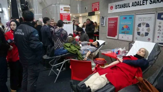 İstanbul Adalet Sarayı'nda depremzedeler için kan bağışı seferberliği