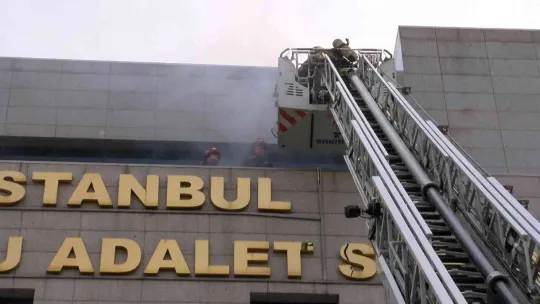 İstanbul Anadolu Adalet Sarayı'nda film gibi yangın tatbikatı