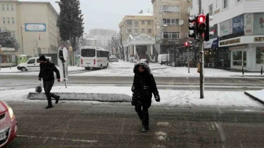 İstanbul Anadolu Yakası'nda kar yağışı etkili oluyor