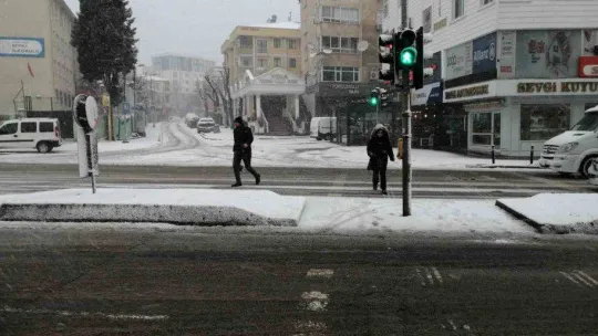 İstanbul Anadolu Yakası'nda kar yağışı etkili oluyor