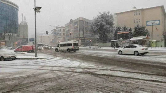 İstanbul Anadolu Yakası'nda kar yağışı etkili oluyor