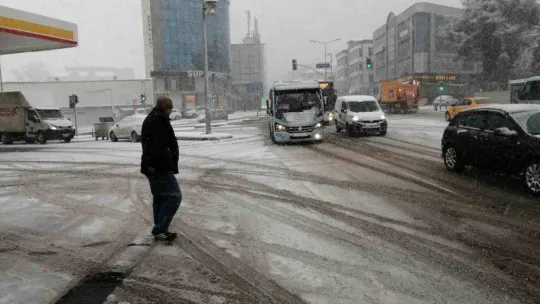 İstanbul Anadolu Yakası'nda kar yağışı etkili oluyor