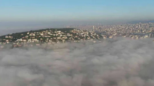 İstanbul Anadolu Yakası'nda sisin gölgesinde güneş manzarası görenleri mest etti