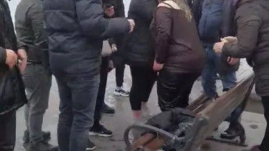 İstanbul Boğazı'nda görme engelli çift denize düştü: Vatandaşlar çığlıklara koşup kurtardı