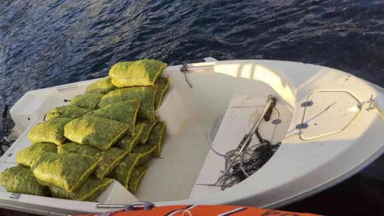 İstanbul Boğazı'nda kaçak midye avcılığı yapan şahıs suçüstü yakalandı