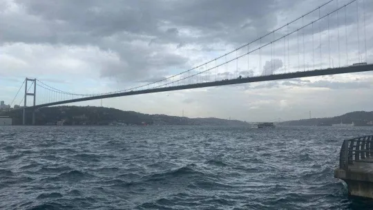 İstanbul Boğazı'nda şiddetli rüzgar etkili oldu
