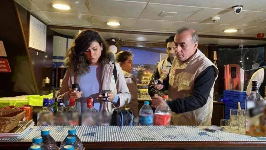 İstanbul Boğazı'nda yılbaşı öncesi teknelere kaçak ve sahte içki denetimi