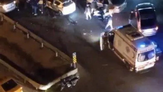 İstanbul'da 14 yaşındaki çocuğun araba kaçırma macerası kazayla bitti: 3'ü çocuk 4 yaralı