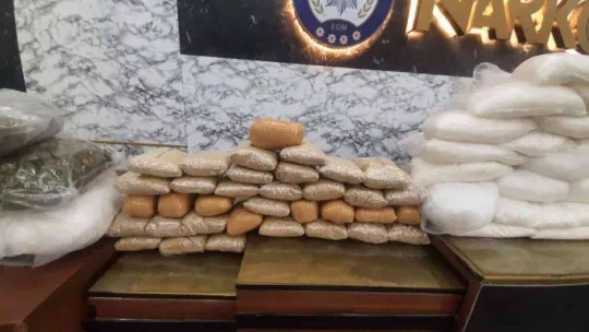 İstanbul'da 4 ilçede uyuşturucu operasyonu: 17 gözaltı