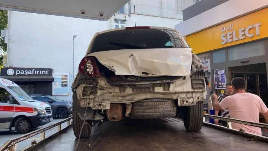 İstanbul'da akaryakıt istasyonunda dehşet anları: 3 yaralı