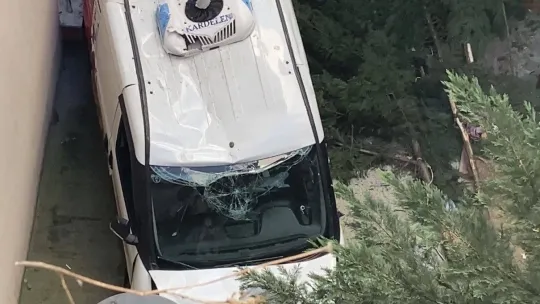 İstanbul'da akıl almaz kaza kamerada: Araç 25 metreden aşağıya uçtu