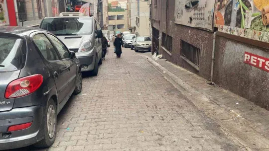 İstanbul'da akıl almaz olay kamerada: Çöp zannettiği adamı ezip kaçtı