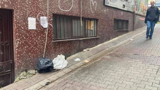 İstanbul'da akıl almaz olay kamerada: Çöp zannettiği adamı ezip kaçtı