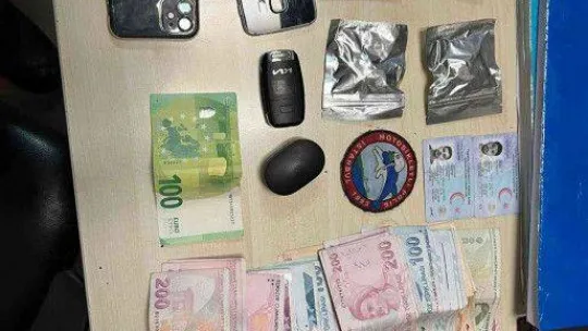 İstanbul'da araçta akılalmaz uyuşturucu düzeneği: Polis yaylı zulayı kulaklıkla çözdü