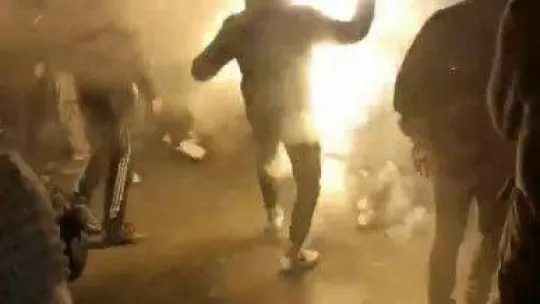 İstanbul'da asker eğlencesinde korkutan anlar: Kimi kavga etti, kimi meşalelerle dans etti