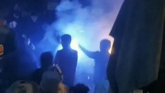 İstanbul'da asker eğlencesinde korkutan anlar: Kimi kavga etti, kimi meşalelerle dans etti