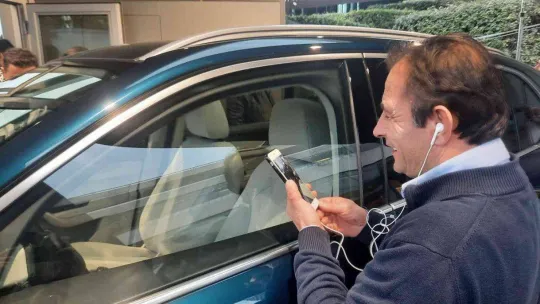 İstanbul'da AVM'de sergilenen Togg'a yoğun ilgi