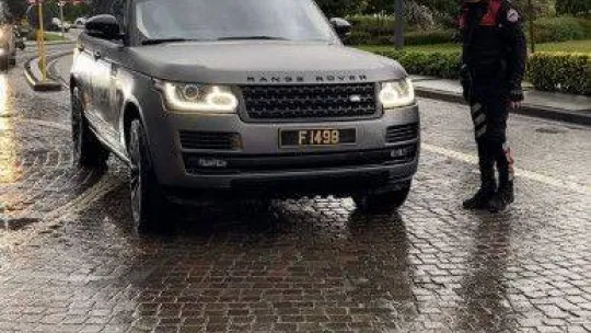 İstanbul'da AVM'lerde eş zamanlı 'yabancı şahıs' denetimi: Üstünden silah çıktı