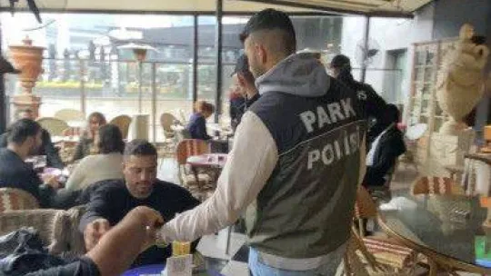 İstanbul'da AVM'lerde eş zamanlı 'yabancı şahıs' denetimi: Üstünden silah çıktı