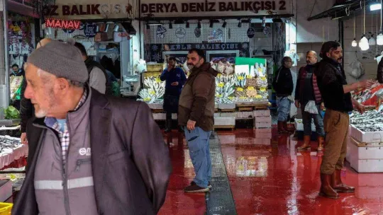 İstanbul'da balık tezgahlarının en ucuz balığı 70 TL ile hamsi oldu