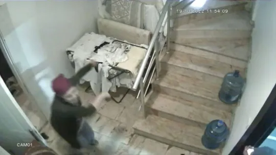 İstanbul'da dehşet anları kamerada: Merdivenlerden 'annem' diye feryat ederek indi