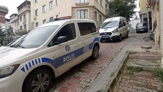 İstanbul'da dehşet anları kamerada: Merdivenlerden 'annem' diye feryat ederek indi