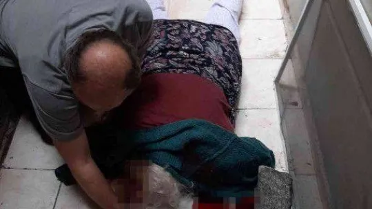 İstanbul'da dehşet anları kamerada: Merdivenlerden 'annem' diye feryat ederek indi