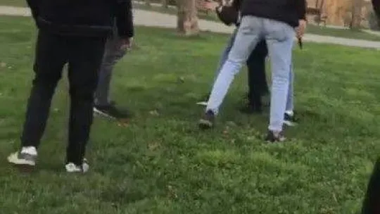 İstanbul'da dehşet anları kamerada: Darp ettikleri genci bıçakladılar