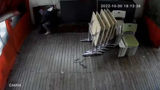 İstanbul'da esnafı şoke eden hırsızlık kamerada: Ellerini yıkamaya gidince lavaboyu yerinde bulamadı