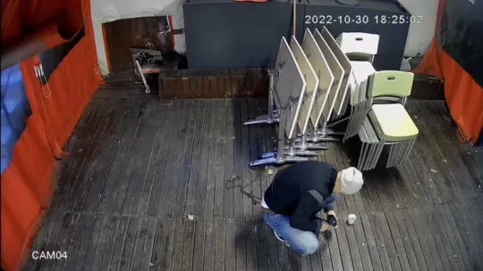 İstanbul'da esnafı şoke eden hırsızlık kamerada: Ellerini yıkamaya gidince lavaboyu yerinde bulamadı