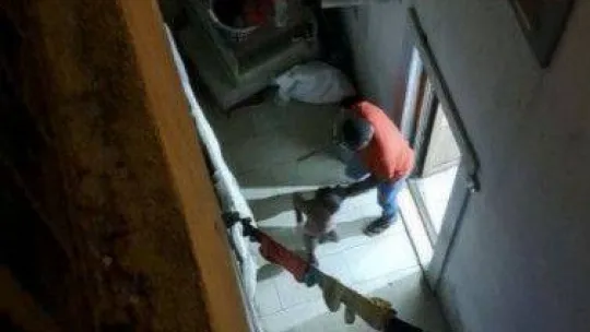 İstanbul'da evi dağıtan çocuklarını sopayla döven baba serbest bırakıldı