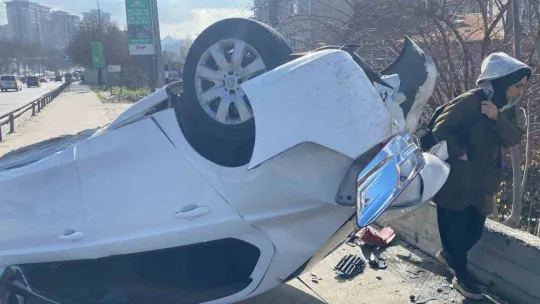 İstanbul'da feci kaza kamerada: 2 araba ve 1 motosiklet pert oldu