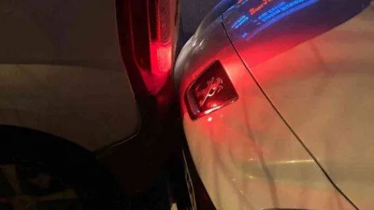 İstanbul'da film sahnesi gibi olay kamerada: Ortalığı savaş alanına çevirip çekiciyle aracını kaçırdı