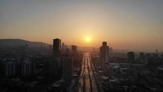 İstanbul'da gün doğumu manzarası mest etti