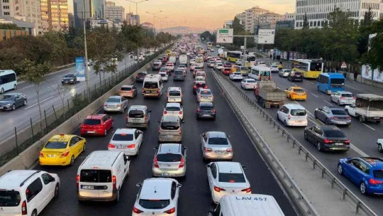 İstanbul'da haftanın ilk günü trafik yoğunluğu yüzde 51'e ulaştı