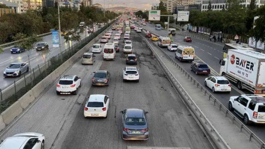 İstanbul'da haftanın son iş gününde trafik yoğunluğu oluştu