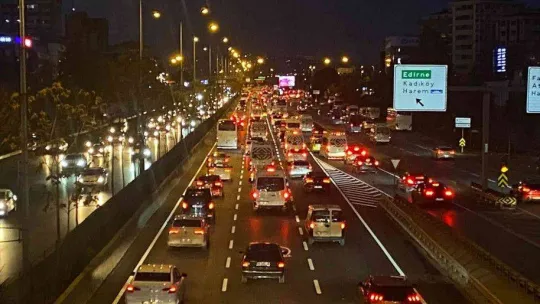 İstanbul'da haftanın son iş gününde trafik yoğunluğu yaşandı