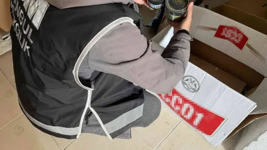 İstanbul'da kaçak sigara operasyonu: Piyasa değeri 300 bin lira olan sigara ele geçirildi