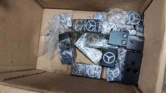 İstanbul'da kaçak silah atölyesine polis baskını: Anahtarlık görünümlü 25 tabanca ele geçirildi