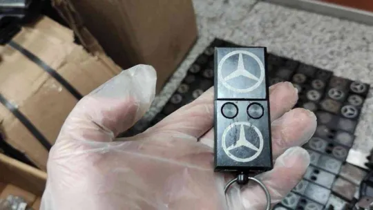 İstanbul'da kaçak silah atölyesine polis baskını: Anahtarlık görünümlü 25 tabanca ele geçirildi