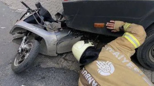 İstanbul'da kamyonet dehşeti kamerada: 5 araç pert oldu