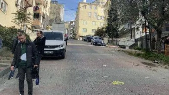 İstanbul'da kamyonet dehşeti kamerada: 5 araç pert oldu