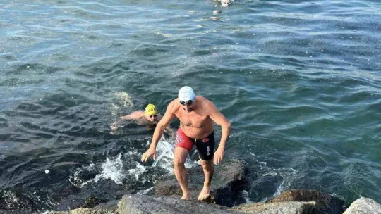 İstanbul'da kış ayında boğazda deniz sefası