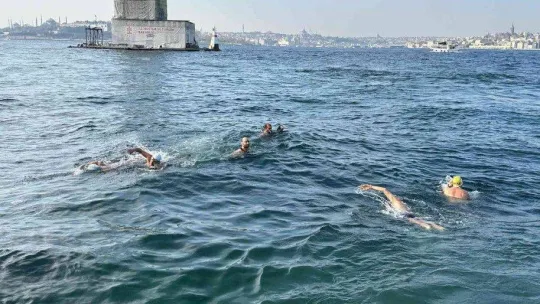 İstanbul'da kış ayında boğazda deniz sefası