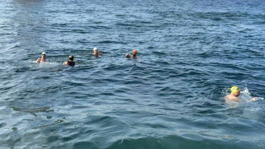 İstanbul'da kış ayında boğazda deniz sefası