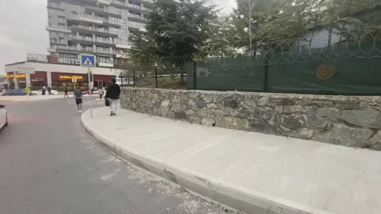 İstanbul'da kız kardeşler sokak ortasında dehşeti yaşadı: Önce darp sonra gasp edildiler