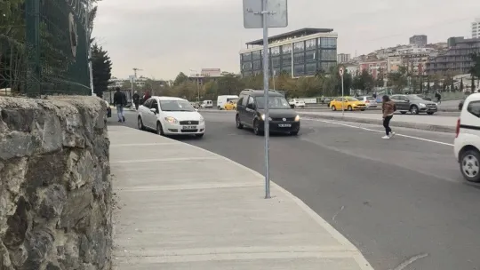 İstanbul'da kız kardeşler sokak ortasında dehşeti yaşadı: Önce darp sonra gasp edildiler