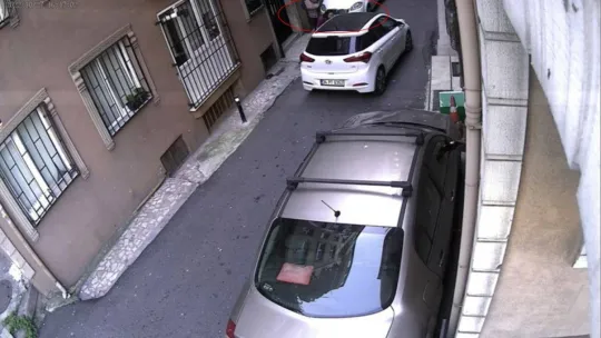 İstanbul'da korku dolu anlar kamerada: Sevgilisiyle tartışan engelli genç dehşet saçtı